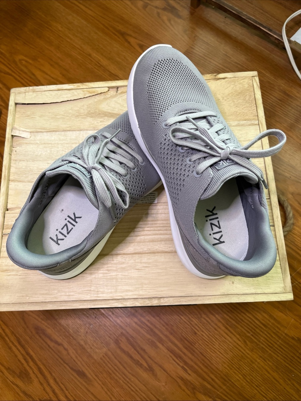 Kizik “Hands Free” Slip-On Sneakers Gray Men’s 7.5  X-wide or Women’s 9 X-wide